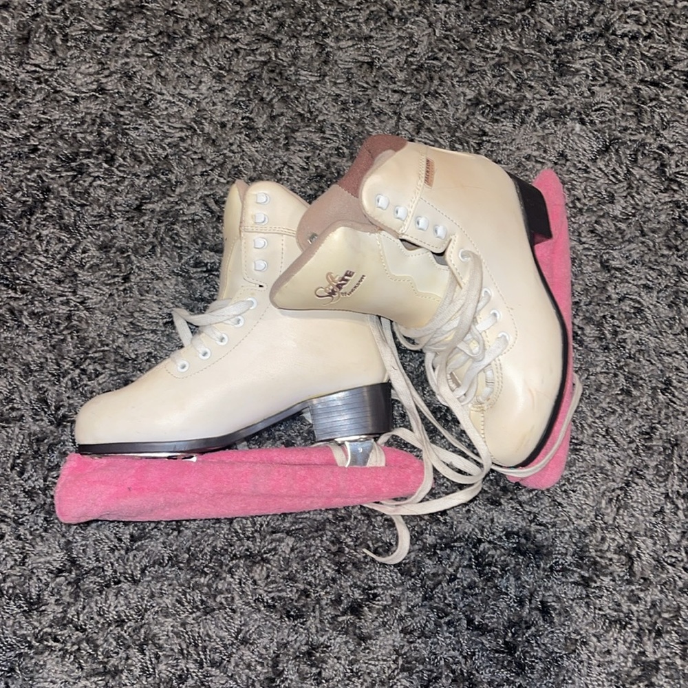 Jackson Women's White Ice Skates size 5. Please ask info - Picture 2 of 6